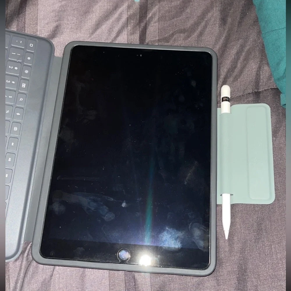 Apple ipad 8th generation 32 GB in space gray